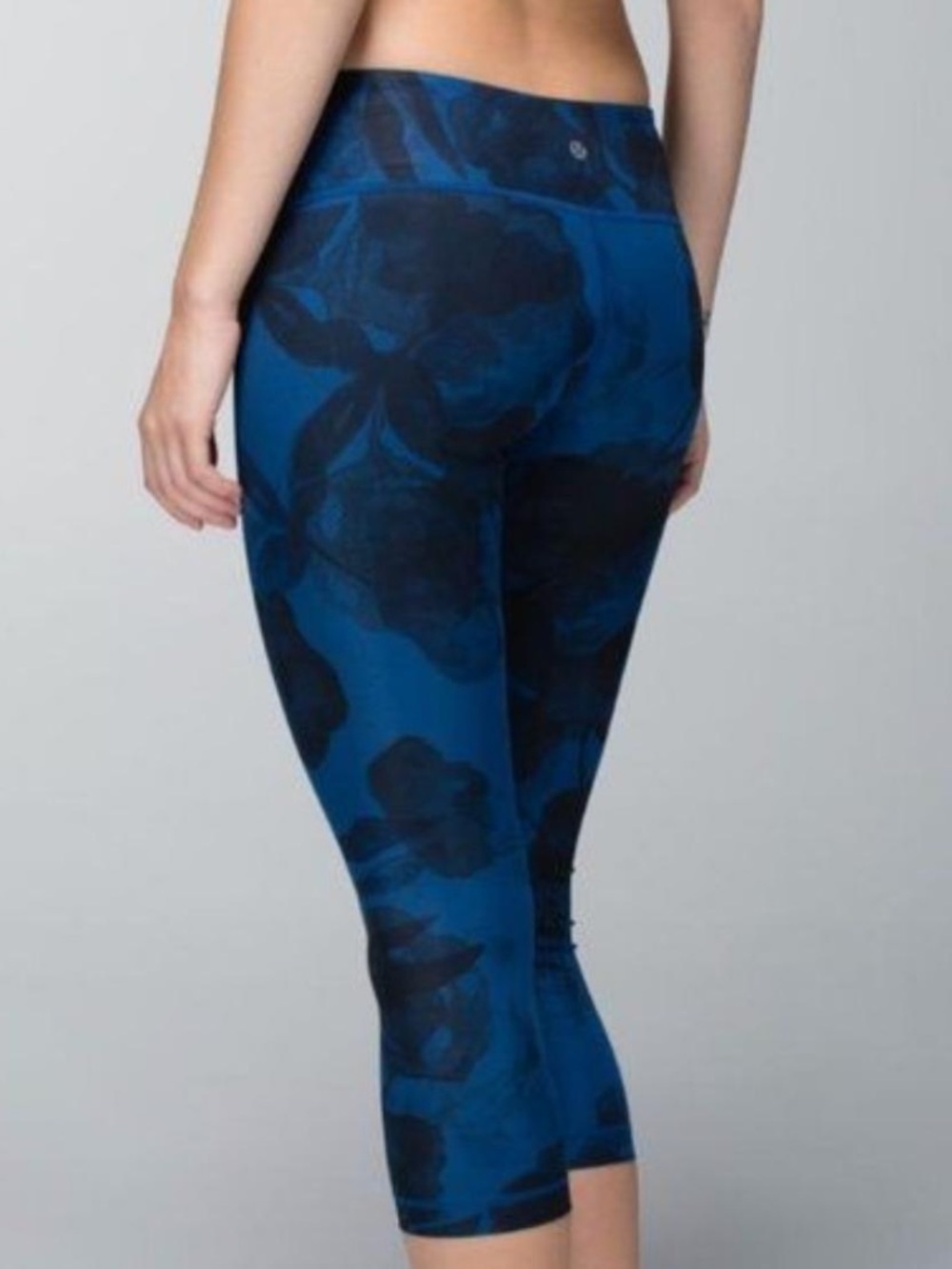 Lululemon Athletica Blue Camo Wunder Under Crop ll Legging Size 4